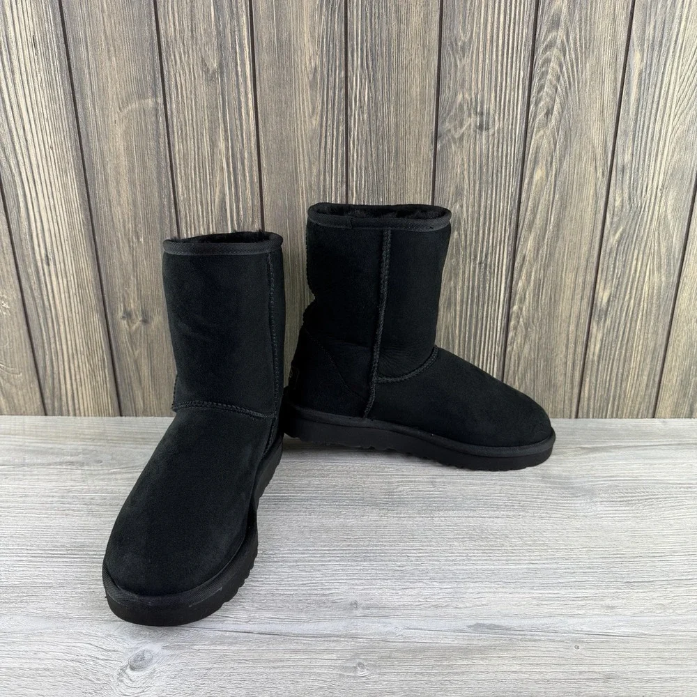 UGG Classic Short II Boots Womens 7 Black Suede Sheepskin Lined Winter Pull On